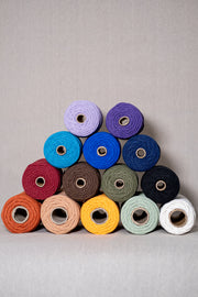 13 bobines de cordes torsadée de différentes couleurs