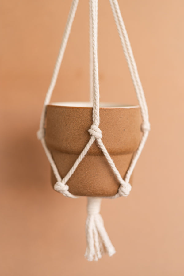 Suspension en macramé avec des noeuds simples